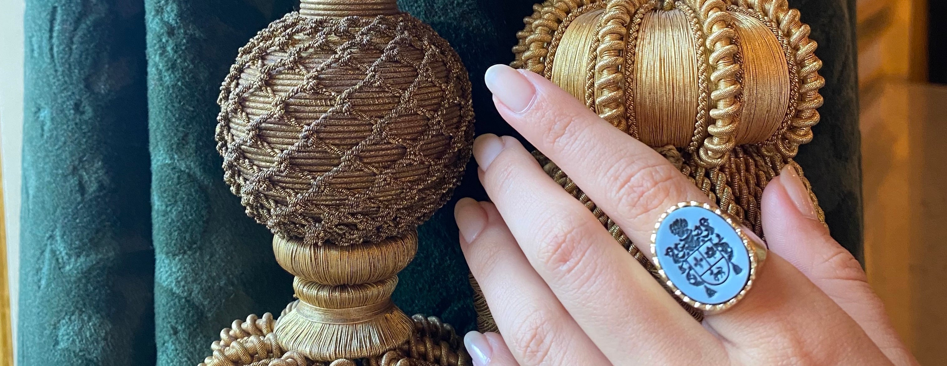 J: Heraldicos y Monogramas