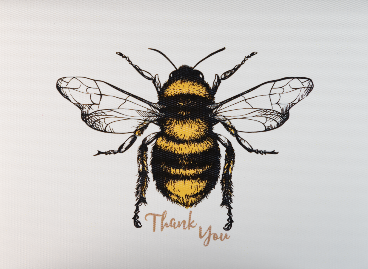 Producto Ready to wear/Listo para llevar - Tarjeta Mediana Doble (12 x 9 cm) Modelo ABEJAS THANK YOU en Impresión Digital. Plecado y refinado artesanalmente a mano. En papeles de alta calidad lisos o texturizados. Hecho a mano en México Paquete con 10 piezas.