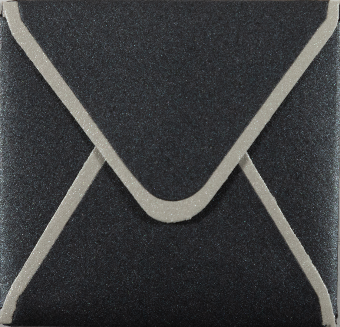 Producto Ready to wear/Listo para llevar - Sobre Mini (6.2 x 6.5 cm) Modelo Acero Filo Plata. Elaborados artesanalmente a mano En papeles de alta calidad lisos o texturizados. Hecho a mano en México Paquete con 10 piezas.