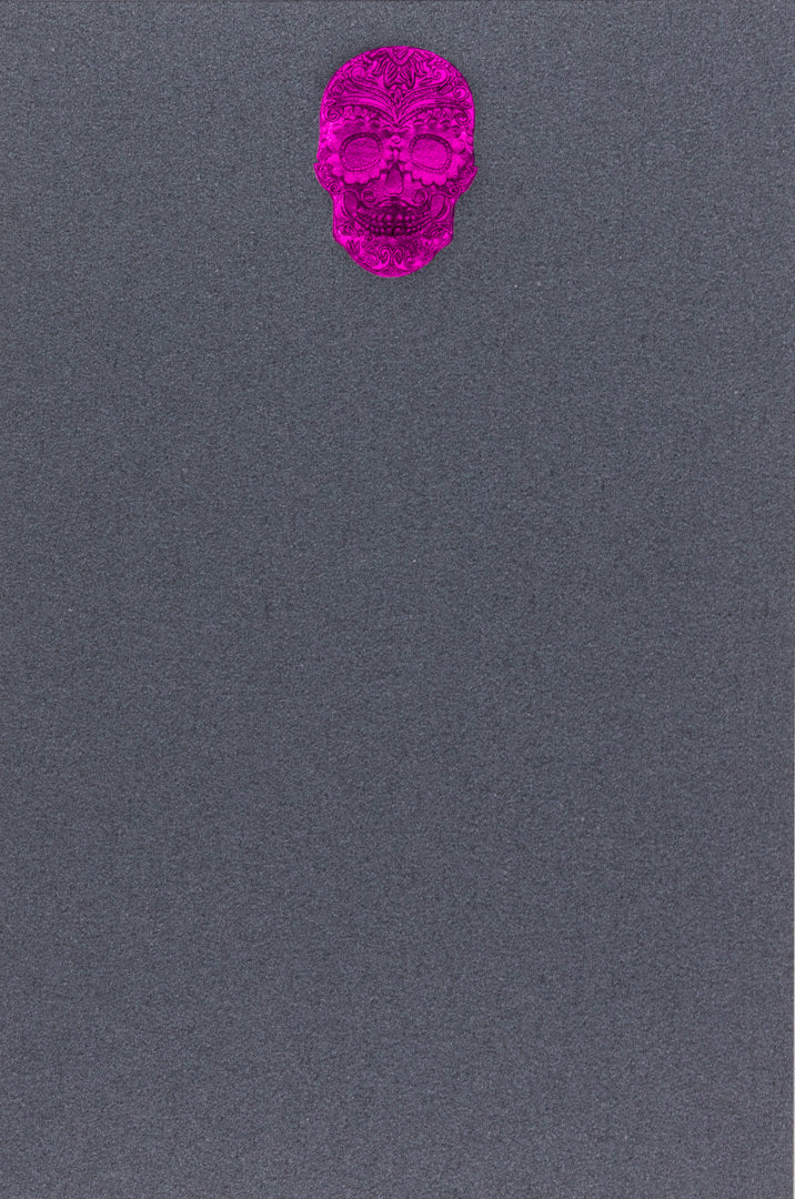 Producto Ready to wear/Listo para llevar -Hoja Media Carta (21.5 x 14 cm) Modelo CATRIN en grabado artistístico en alto relieve con pelicula de foil brillante. Todo elaborado artesanalmente a mano por nuestro equipo de grabadores  profesionales. En papeles de alta calidad lisos o texturizados. Hecho a mano en México
Paquete con 10 piezas