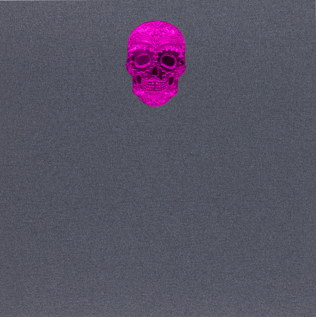 Producto Ready to wear/Listo para llevar -Tarjeta Grande Sencilla (15 x 15 cm) Modelo CATRIN en grabado artistístico en alto relieve con pelicula de foil brillante. Todo elaborado artesanalmente a mano por nuestro equipo de grabadores  profesionales. En papeles de alta calidad lisos o texturizados.  Hecho a mano en México
Paquete con 10 piezas