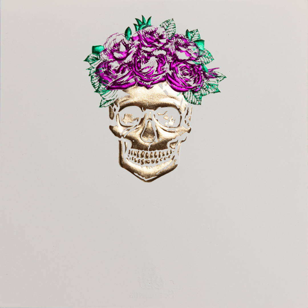 Producto Ready to wear/Listo para llevar -Tarjeta Grande Sencilla (15 x 15 cm) Modelo CATRINA en grabado artistístico en alto relieve con pelicula de foil brillante. Todo elaborado artesanalmente a mano por nuestro equipo de grabadores  profesionales. En papeles de alta calidad lisos o texturizados. Hecho a mano en México
Paquete con 10 piezas