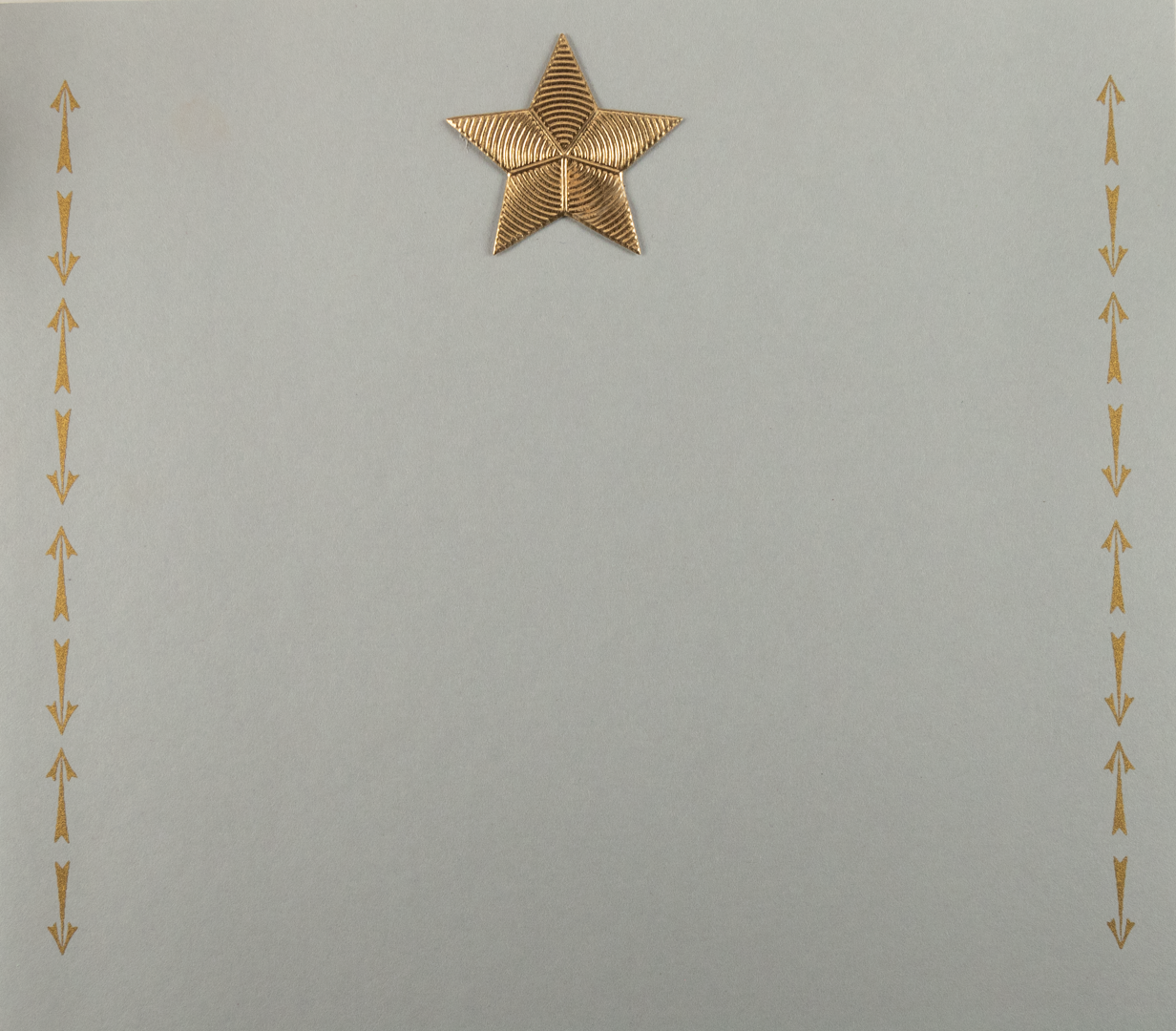 Producto Ready to wear/Listo para llevar - Tarjeta Grande Sencilla (15 x 15 cm) Modelo ESTRELLA en bordado y serigrafía. Elaborado artesanalmente a mano. En papeles de alta calidad lisos o texturizados. Hecho a mano en México Paquete con 10 piezas.