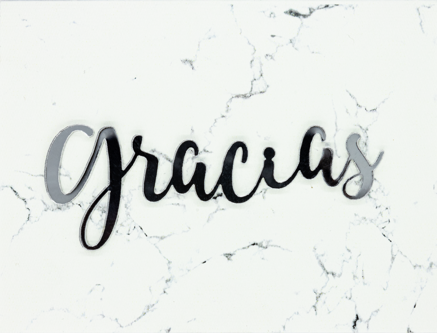 Producto Ready to wear/Listo para llevar - Tarjeta Mediana Doble (12 x 9 cm) Modelo MARMOL GRACIAS RELIEVE en Impresión Digital. Plecado y refinado artesanalmente a mano. En papeles de alta calidad lisos o texturizados. Hecho a mano en México Paquete con 10 piezas.