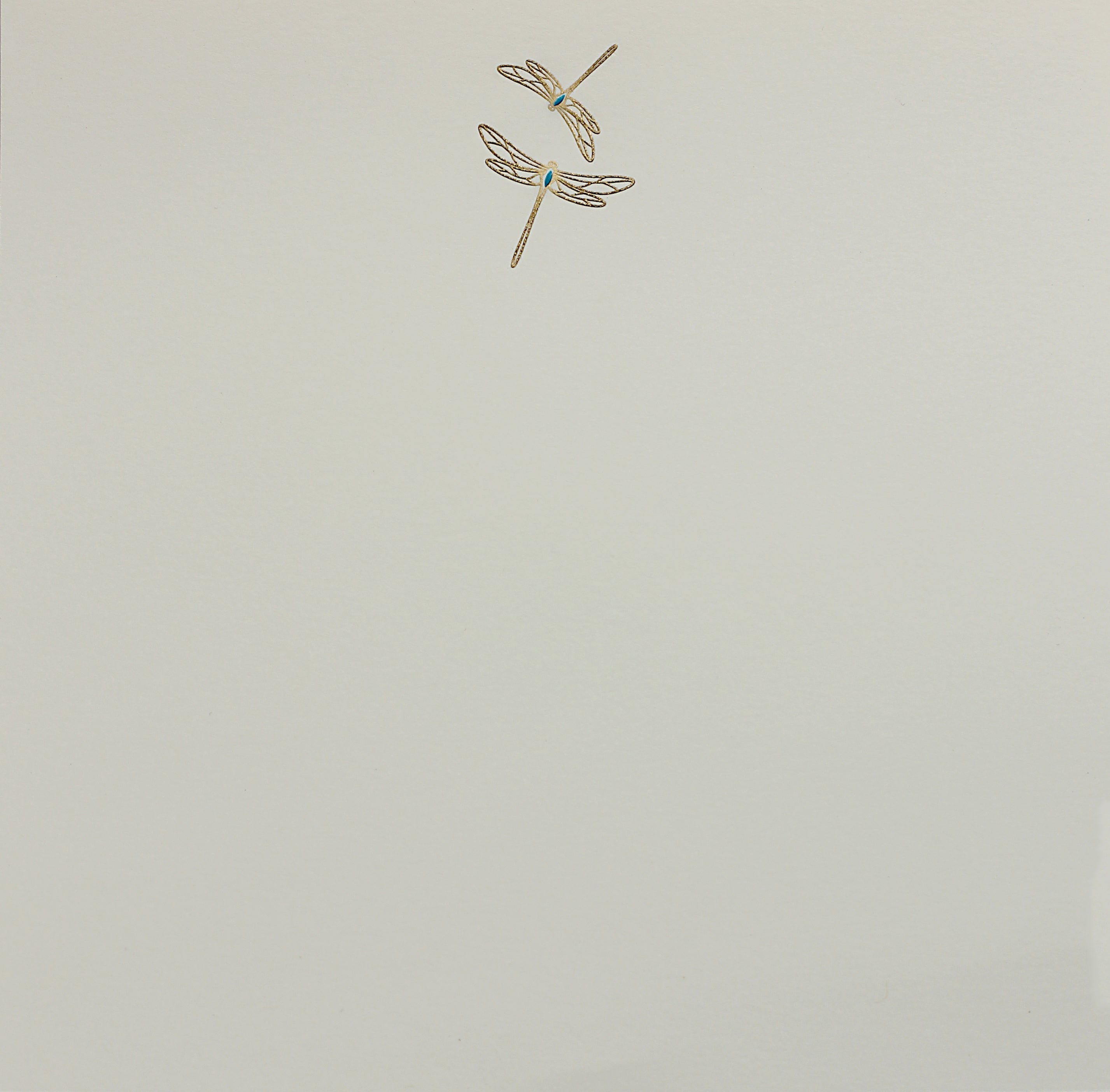 Producto Ready to wear/Listo para llevar -Tarjeta Grande Sencilla (15 x 15 cm) Modelo LIBÆ’LULA en grabado artistístico en alto relieve con Tintas metálicas brillantes. Todo elaborado artesanalmente a mano por nuestro equipo de grabadores profesionales. En papeles de alta calidad lisos o texturizados. Hecho a mano en México
Paquete con 10 piezas