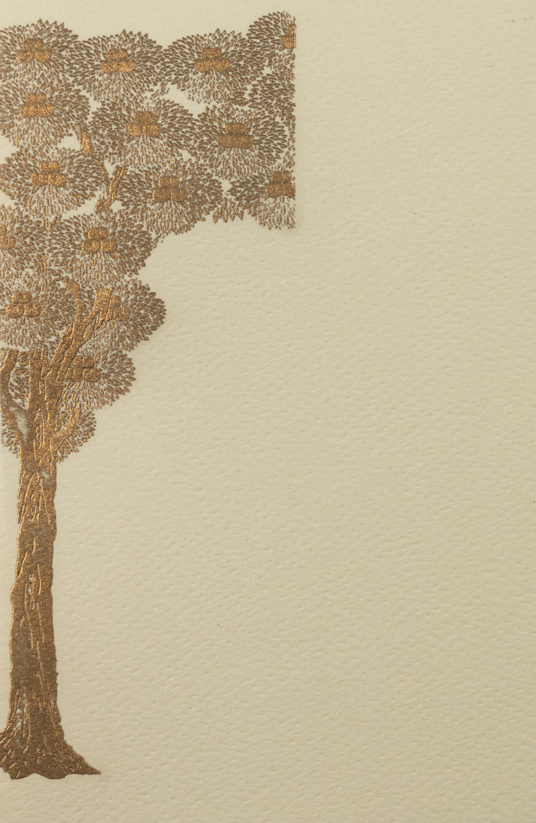 Producto Ready to wear/Listo para llevar -Tarjeta Mediana Sencilla (13.5 x 9 cm) Modelo çRBOL DEL BODHI en grabado artistístico en alto relieve con tintas metálicas brillantes. Todo elaborado artesanalmente a mano por nuestro equipo de grabadores profesionales. En papeles de alta calidad lisos o texturizados. Hecho a mano en México
Paquete con 10 piezas