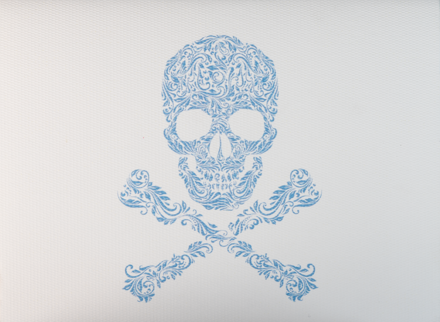 Producto Ready to wear/Listo para llevar - Tarjeta Mediana Doble (12 x 9 cm) Modelo CALAVERA AZUL en Impresión Digital. Plecado y refinado artesanalmente a mano. En papeles de alta calidad lisos o texturizados. Hecho a mano en México Paquete con 10 piezas.