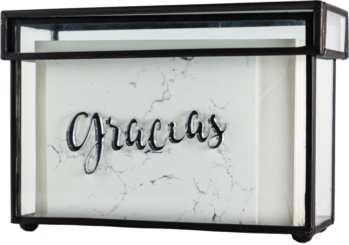 Producto Ready to wear/Listo para llevar - Caja Vidrio Baja de 12.5 X 17 X 6 cm Modelo GRACIAS Contenido : 8 tarjetas medianas dobles 8 sobres medianos sencillos. Hecho a mano en México. Caja con 16 piezas